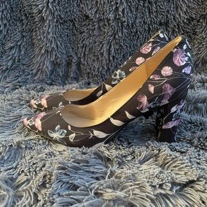 Ivanka Trump size 8M blue and purple flower heels